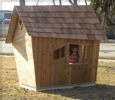 Детский игровой домик с крышей из шинделя